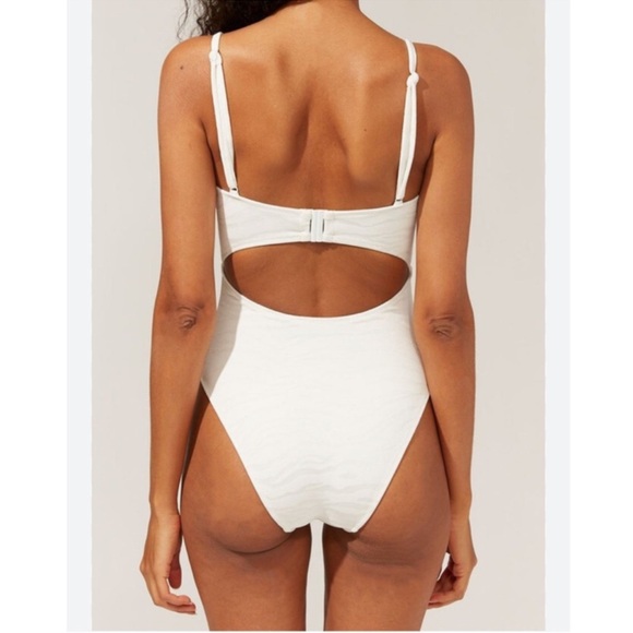 Solid & Striped Esme Cut Out One Piece Swimsuit in Tonal Zebra Jacquard (S) - Picture 5 of 13